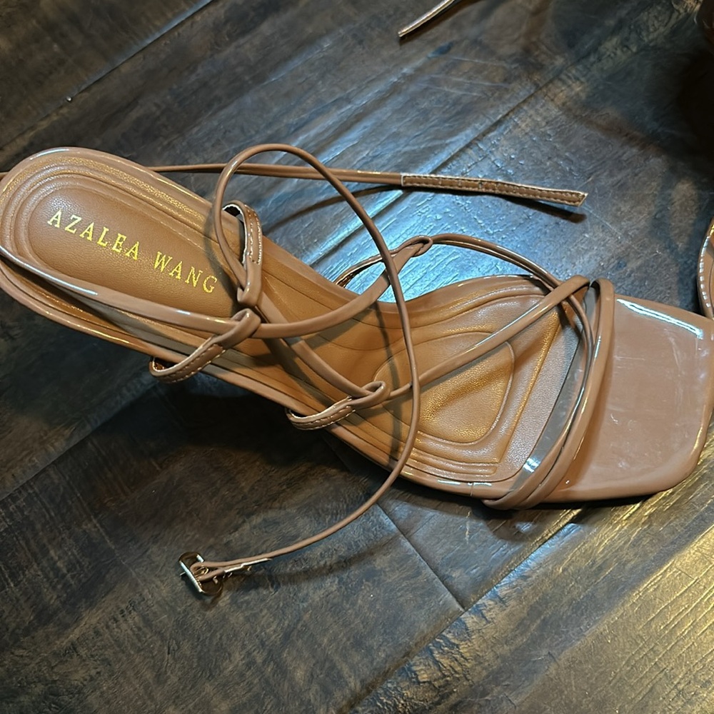 Pallet Pull NWOT -Azalea Wang Strappy Heels Size 8.5 Dark Nude Color - Picture 2 of 3
